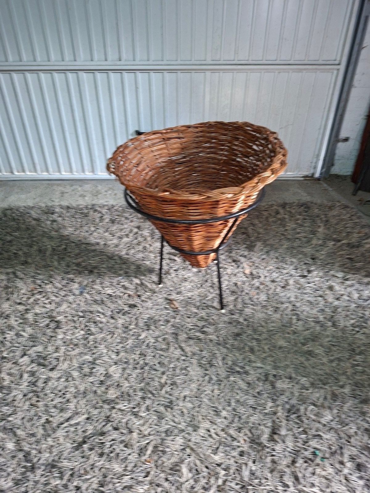 Vintage rieten verkoopmand op standaard, jaren '70, Ophalen