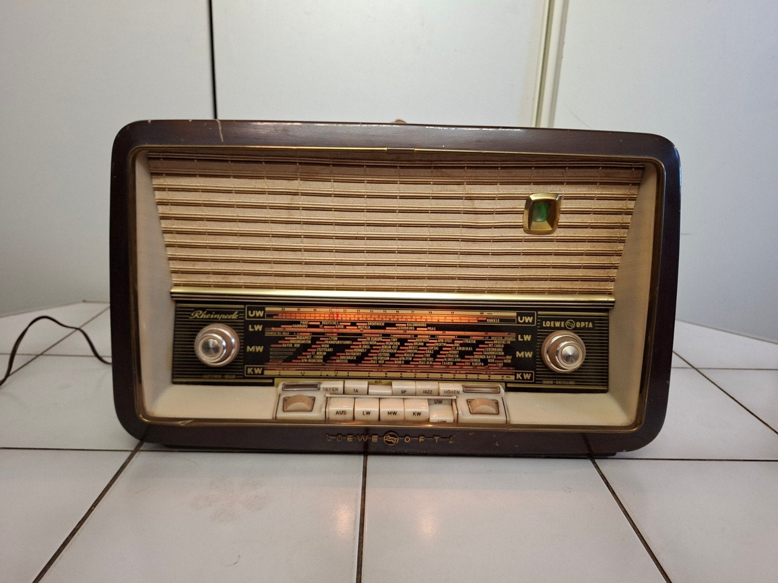 Prachtige vintage Loewe Opta buizenradio, Ophalen