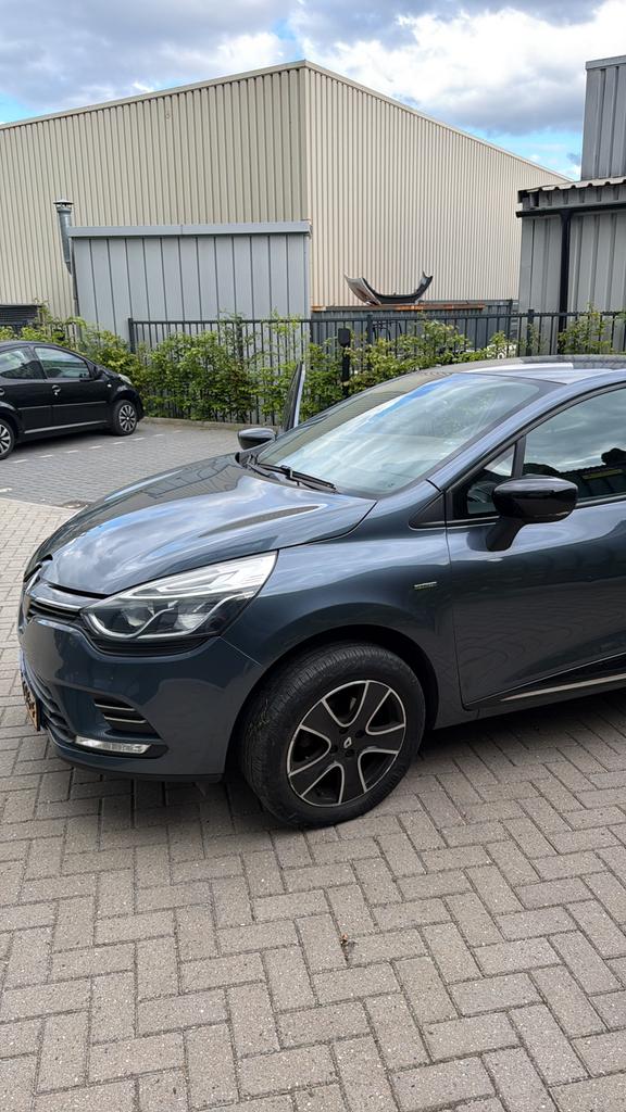 Renault Clio (schade)1.2 TCE 88KW5-DRS EDC (Auto) 2017 Grijs, Ophalen
