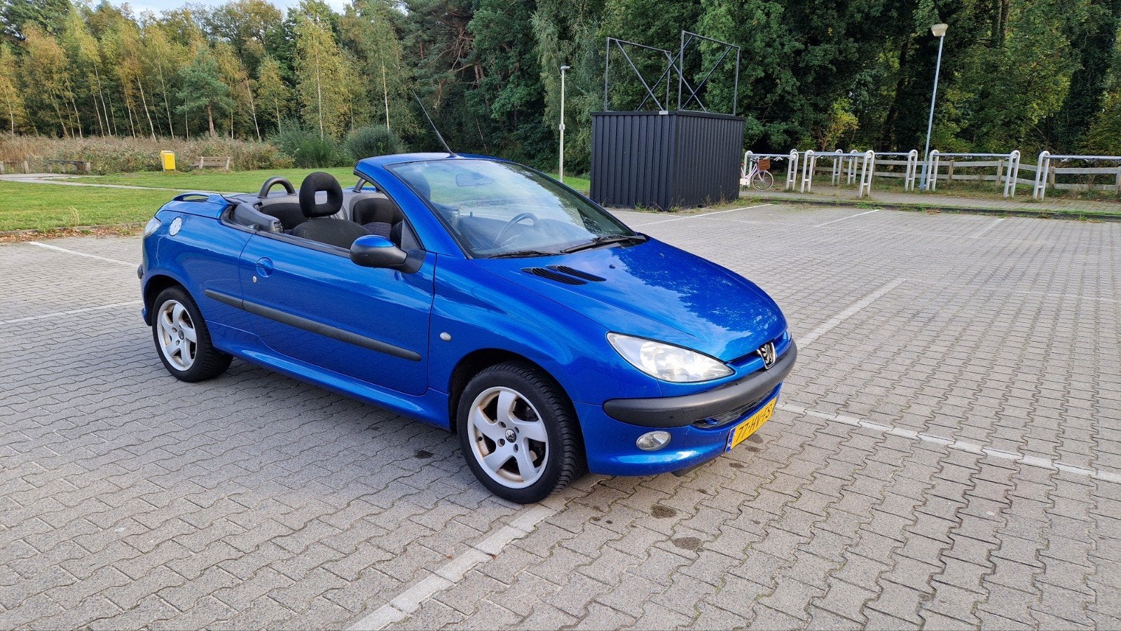 Peugeot 206 1.6 16V CC 2002 Blauw Cabrio, Voorwielaandrijving, 4 cilinders, Cabriolet, 49 €/maand