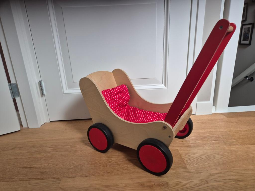 Houten poppenwagen voor veel speelplezier, Kinderen en Baby's, Speelgoed | Poppen, Ophalen, Zo goed als nieuw, Overige typen