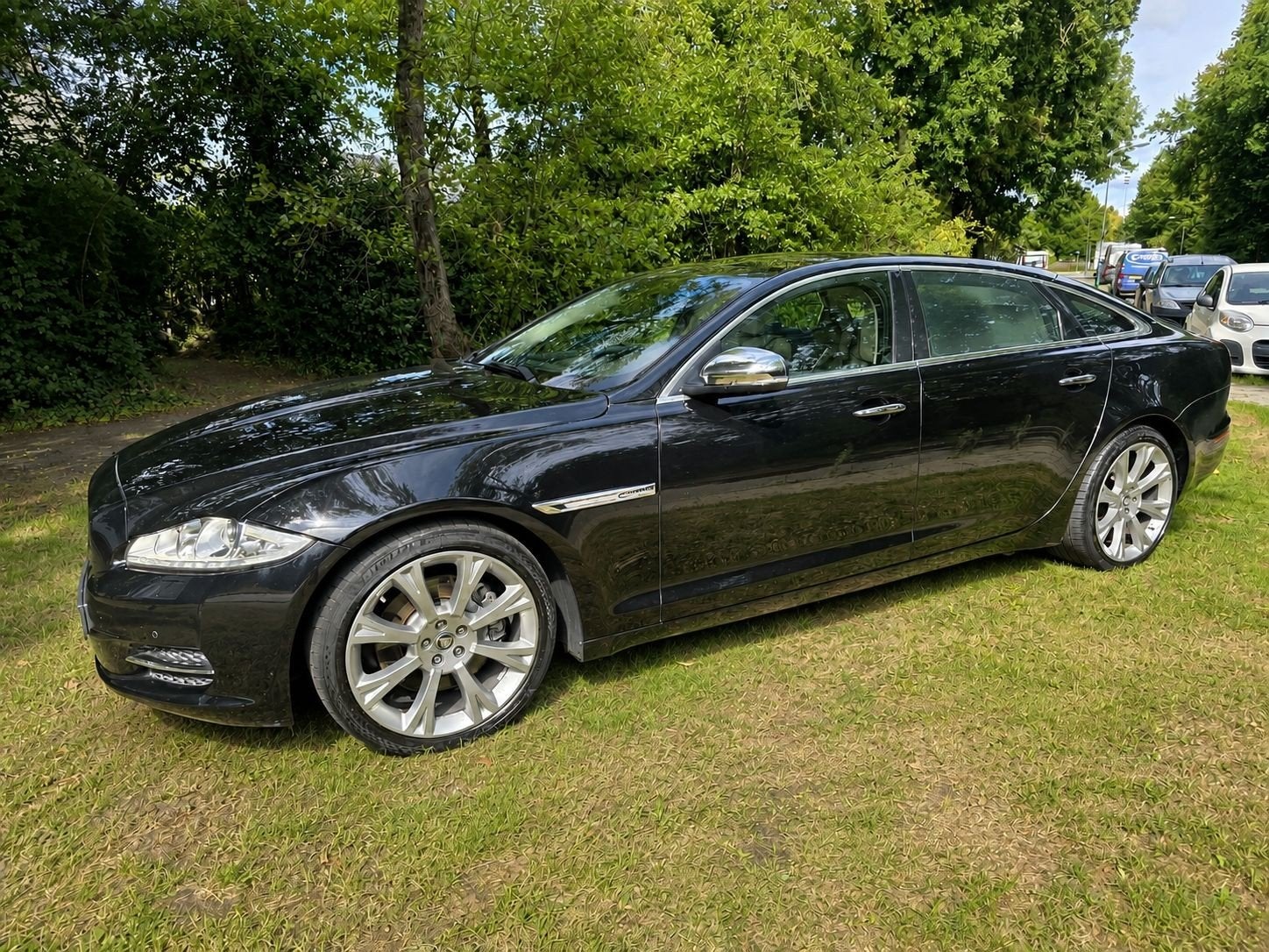 Jaguar XJ L 3.0 V6 Supercharged AWD – 2013, Automaat, Beige, Zwart, Vierwielaandrijving