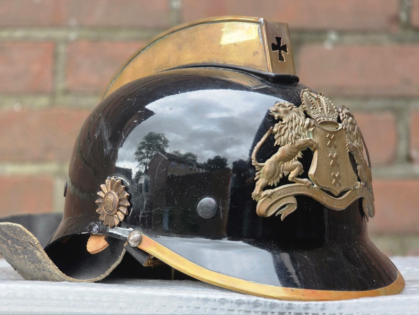 brandweerhelm brandweer Nederland model Kraaijer Amsterdam, Ophalen of Verzenden, Landmacht, Nederland, Embleem of Badge