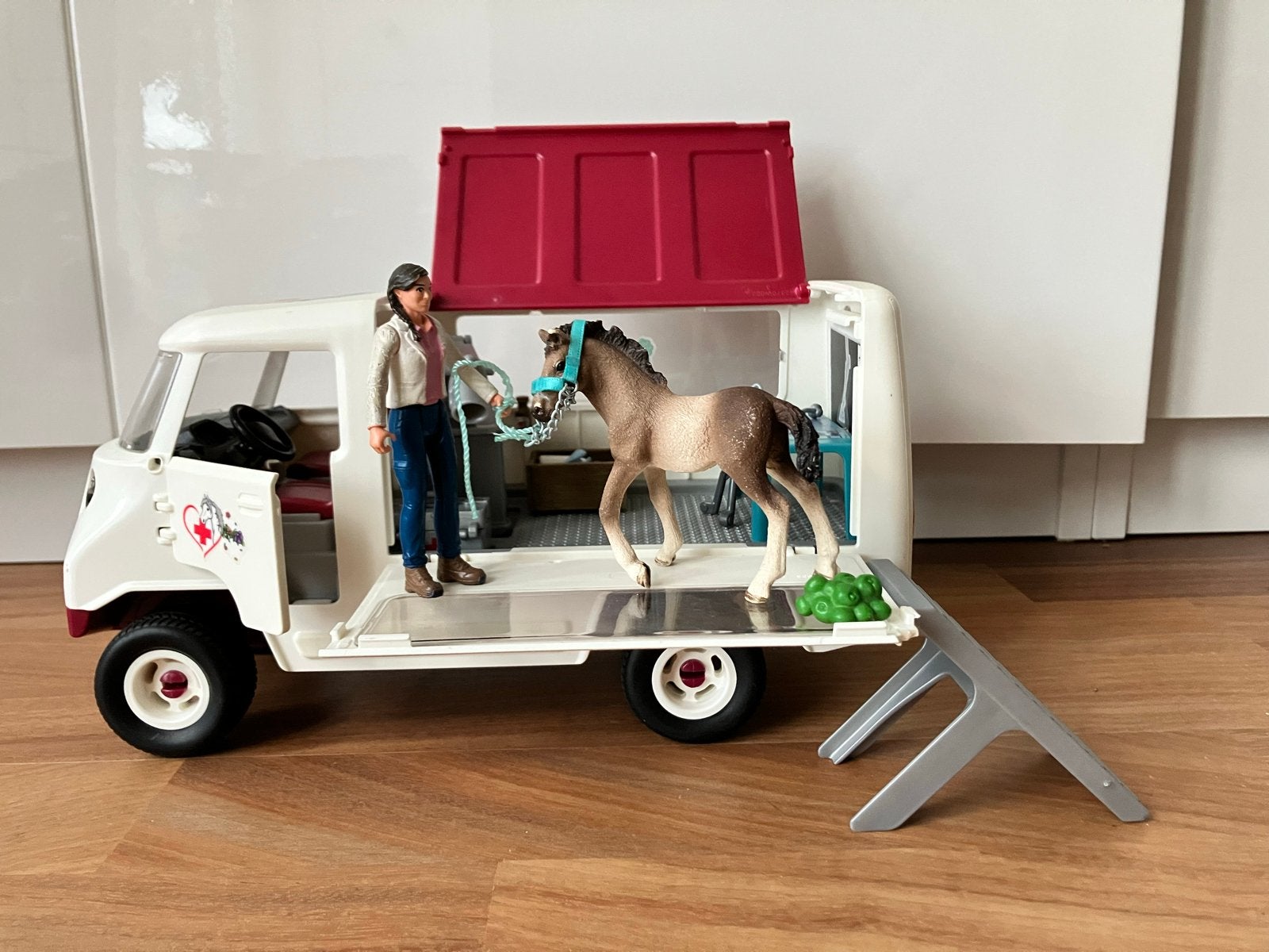 Schleich Dierenartsbus met paard en dierenarts, Ophalen of Verzenden, Zo goed als nieuw