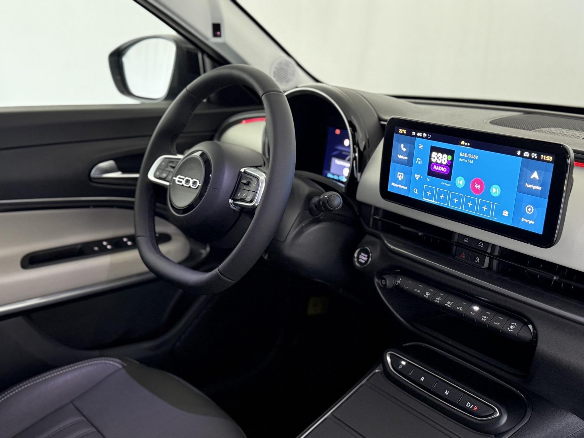 Fiat 600e La Prima 54 kWh | Apple-Android | Stoelmassage | W, Stof, Gebruikt, 156 pk, Blauw