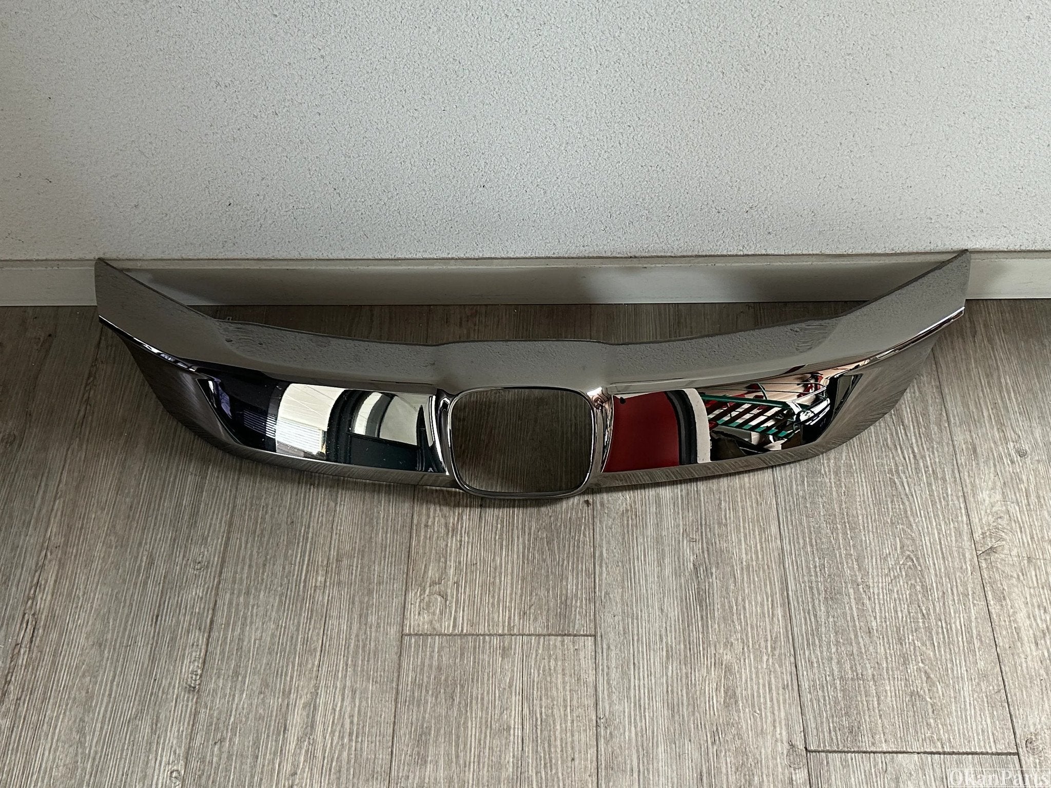 Honda CR-V Chrome Grille 71122-T7A-J01-M1, Ophalen of Verzenden, Gebruikt, Voor, Honda