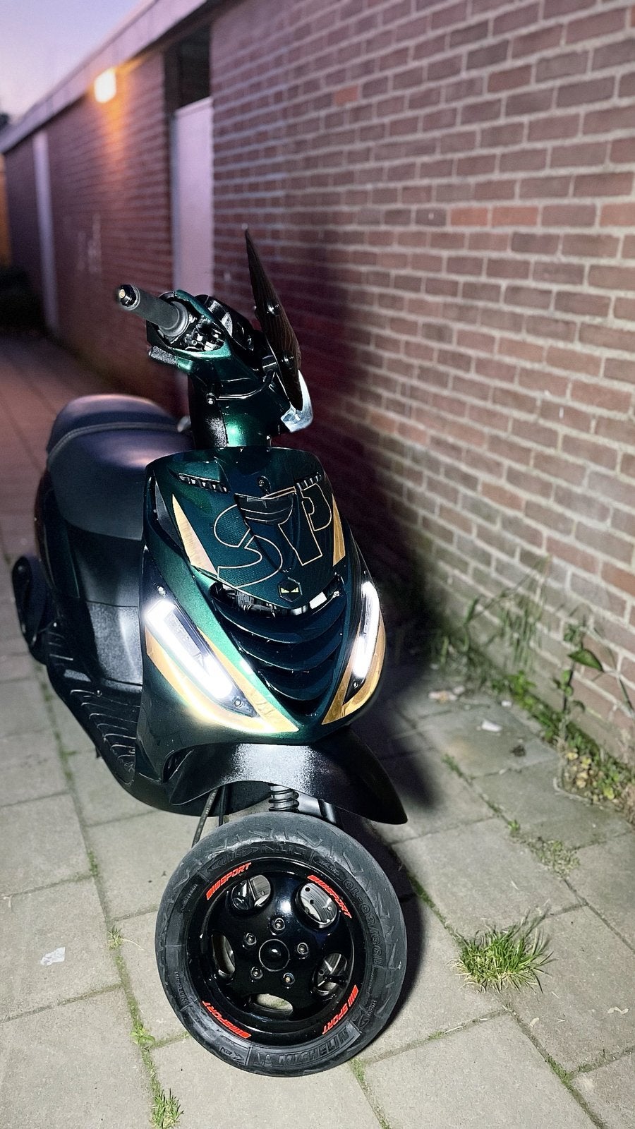 Zip 4T 2V, Fietsen en Brommers, Scooters | Piaggio, Ophalen of Verzenden, Zo goed als nieuw, Benzine, Zip