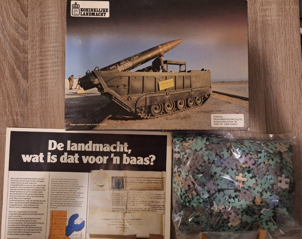Zeldzame Landmacht puzzel (1000) + promotiekrant (jaren 80), Ophalen of Verzenden, Landmacht, Nederland, Overige typen