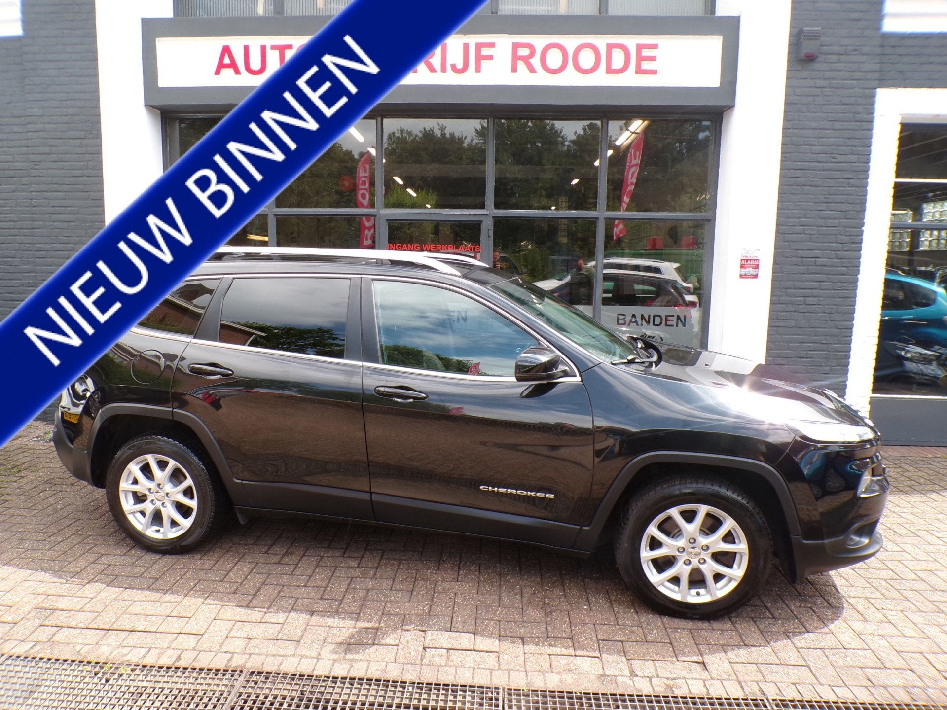 Jeep Cherokee 2.0 Diesel Longtitude MARGE,UNIEKE AUTO!, Auto's, Voorwielaandrijving, 4 cilinders, Zwart, 1728 kg
