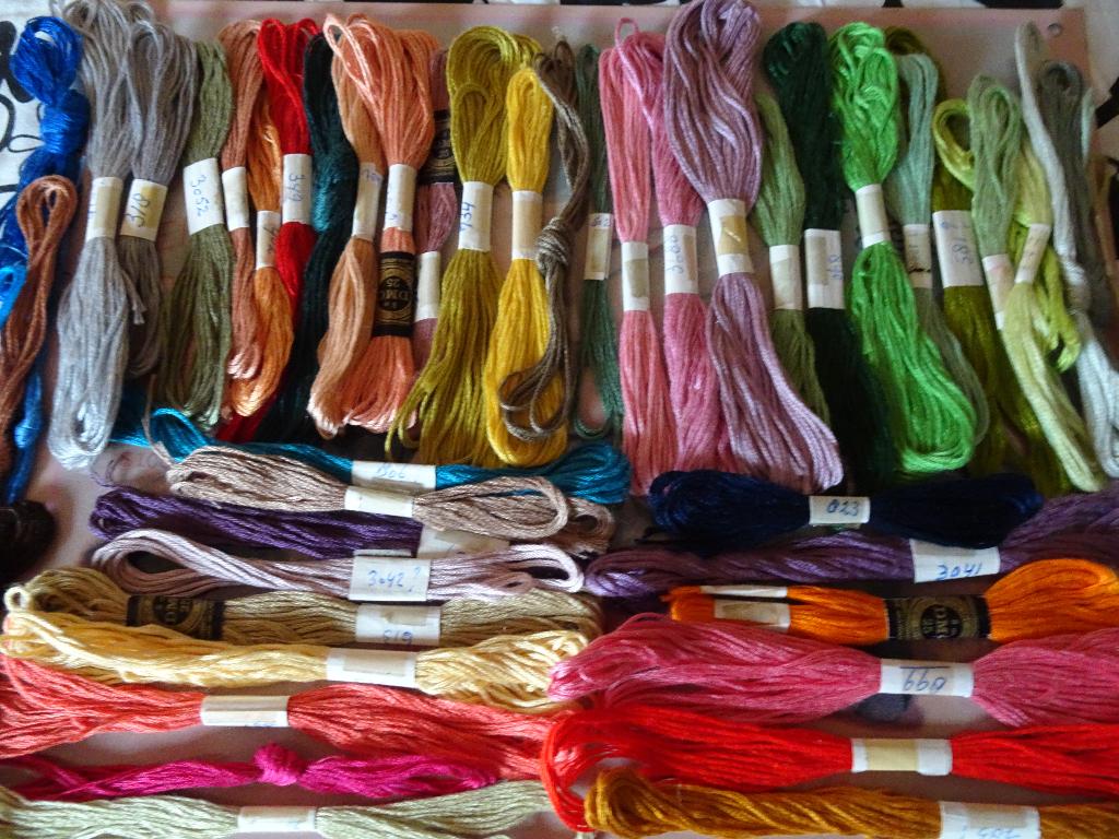 borduur doos met garen, Hobby en Vrije tijd, Borduren en Borduurmachines, Ophalen of Verzenden, Gebruikt, Borduurgaren of Zijde