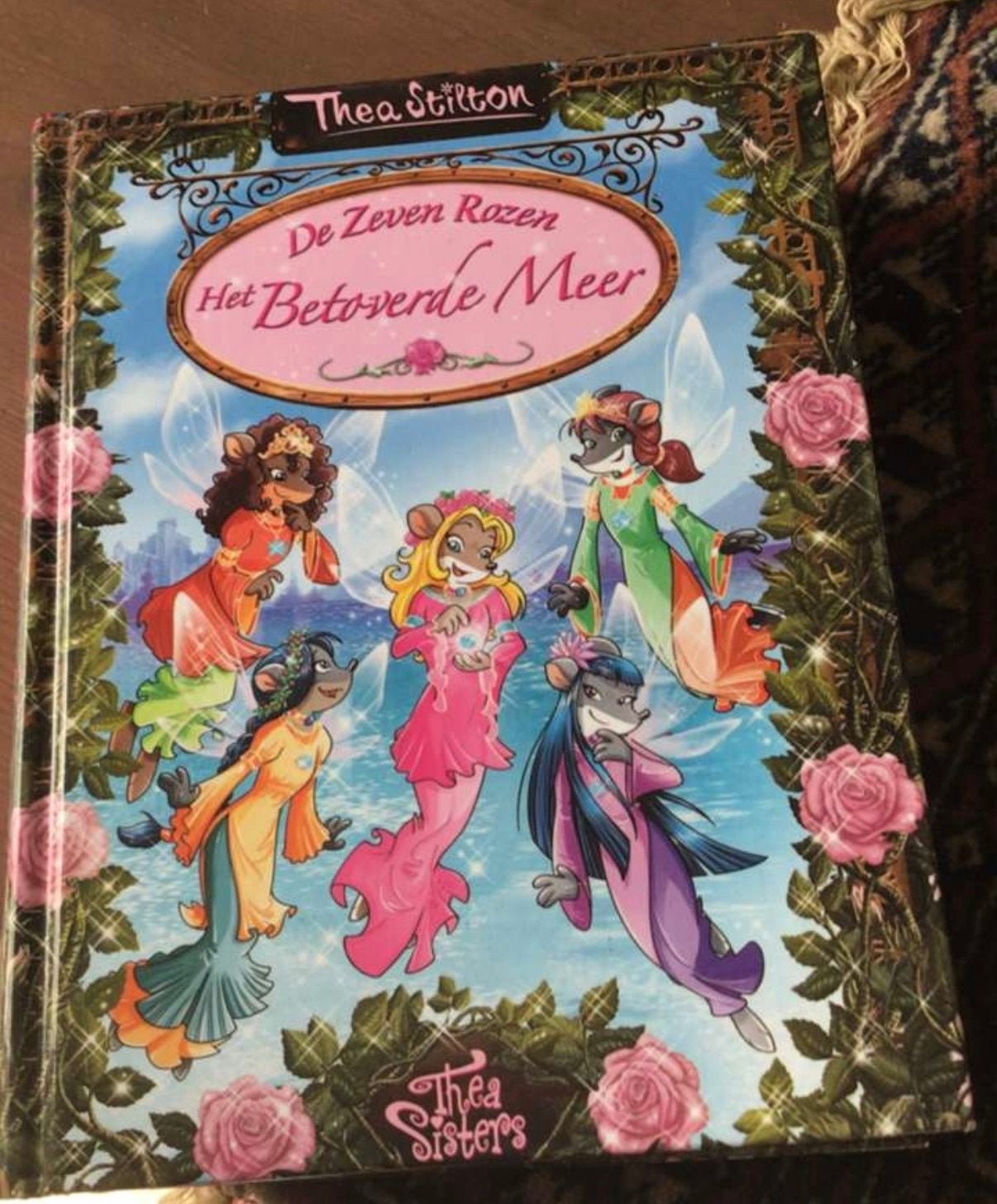 Thea Stilton: De Zeven Rozen - Het Betoverde Meer, Ophalen, Zo goed als nieuw, Fictie