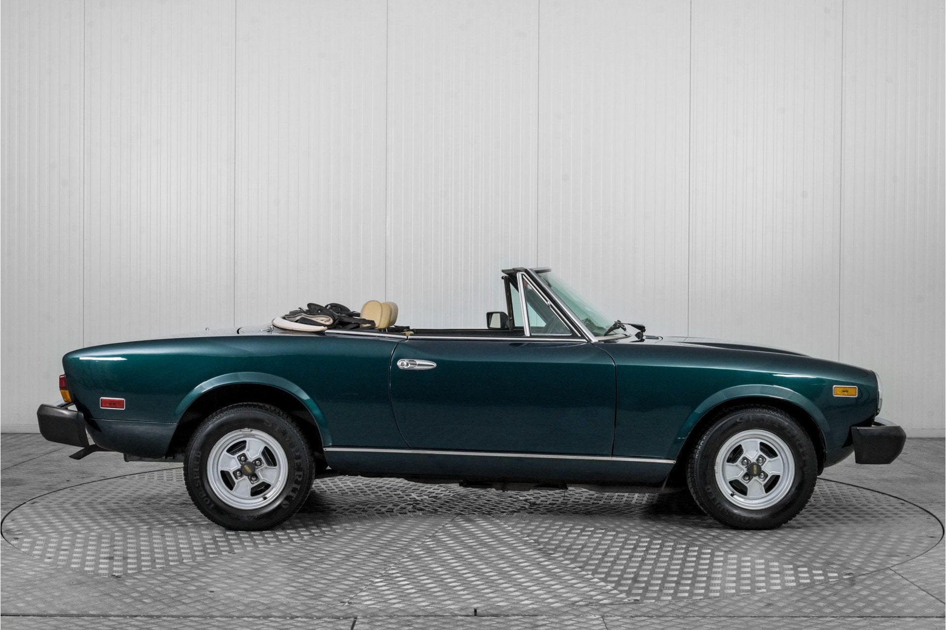 Fiat 124 Spider 2000 . (bj 1980), foto 12