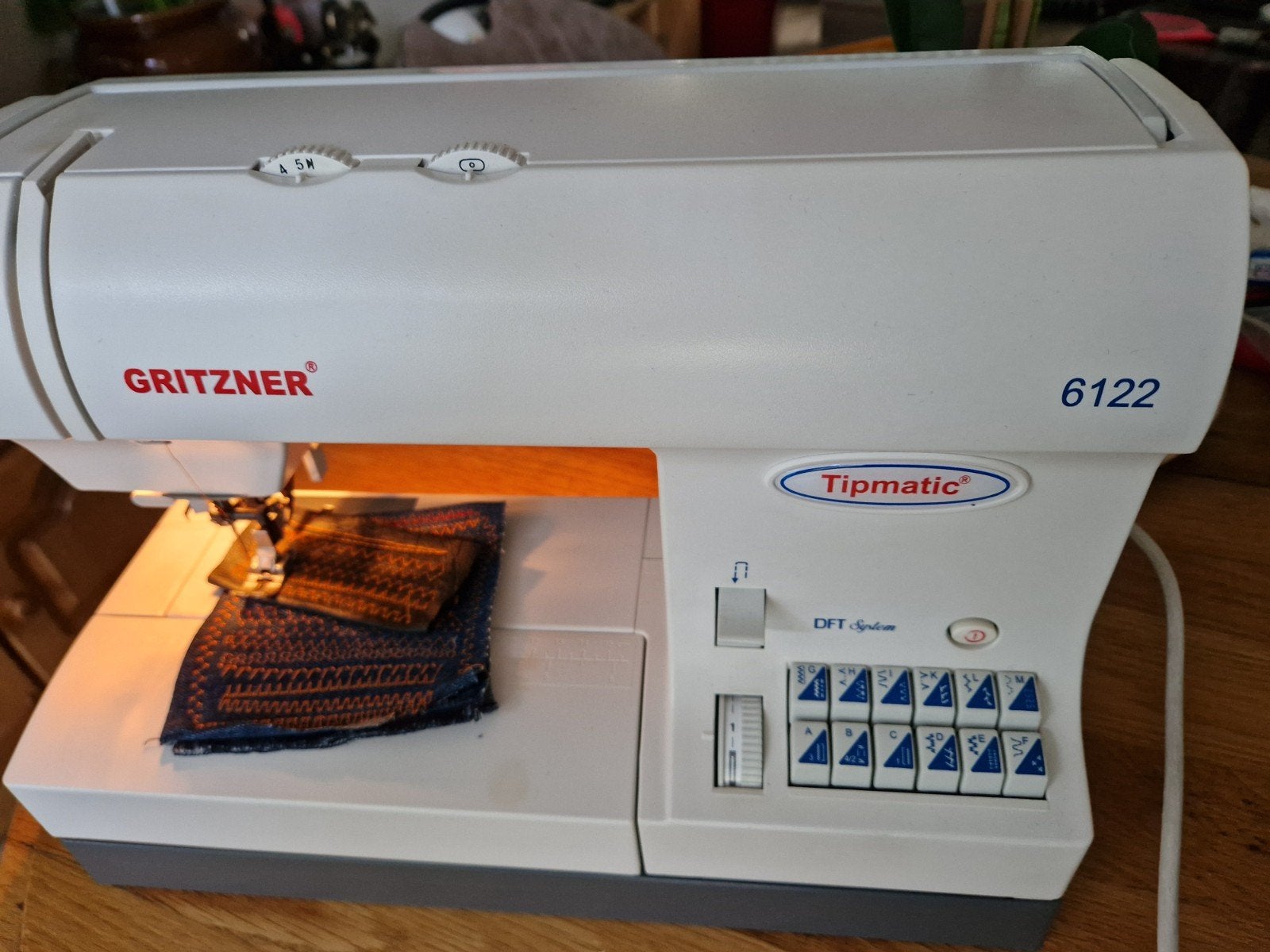 Semie-industriele Naaimachine GRITZNER Tipmatic 6122 met IDT, Ophalen of Verzenden, Zo goed als nieuw, Naaimachine, Overige merken