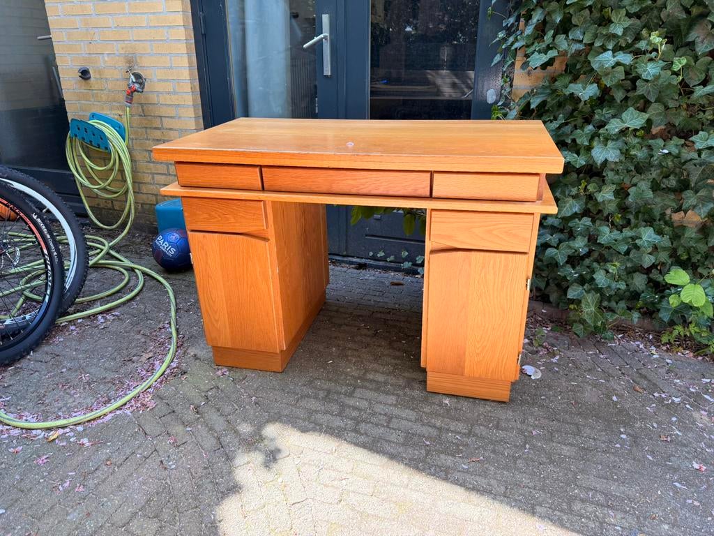 Massief eikenhouten bureau gratis af te halen, Met lades, Gebruikt, 110 cm, Hout