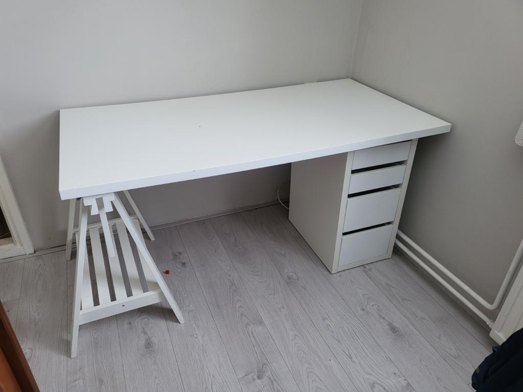 Wit bureau met lades en schragen - IKEA stijl, Gebruikt, Spaanplaat of MDF, Ophalen of Verzenden, IKEA