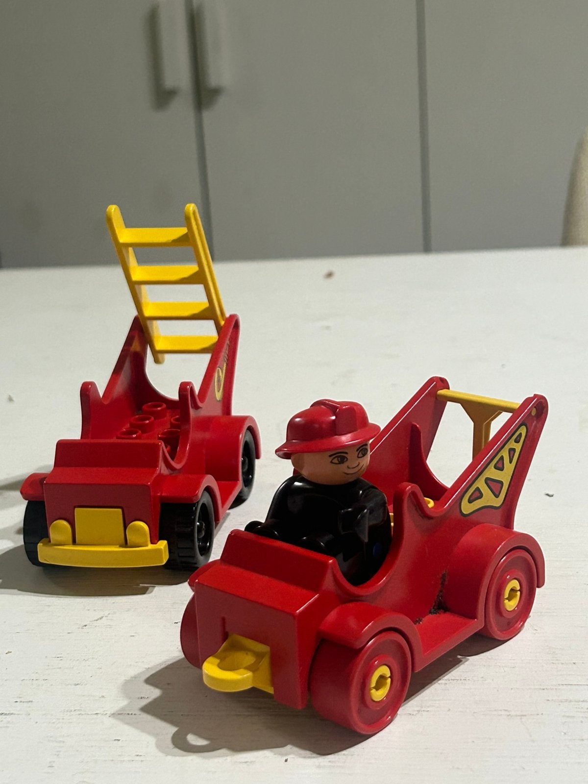 Vintage LEGO Duplo brandweer | 2 auto’s ladder brandweerman, Verzenden, Gebruikt, Duplo