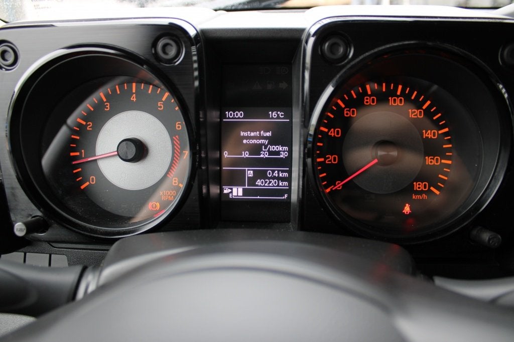 Suzuki Jimny 1.5 Stijl | 4x4| Navigatie | Stoelverwarming |, Auto's, Suzuki, 1350 kg, Gebruikt, Zwart, 4 cilinders