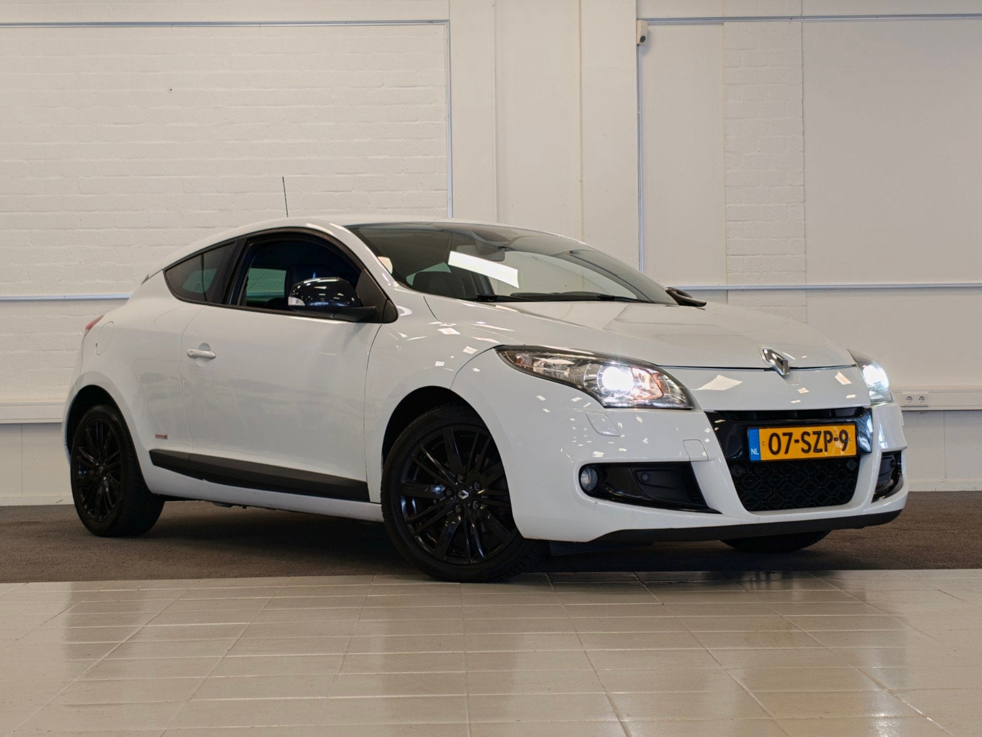 Renault Mégane Coupé 1.4 TCe Monaco GP Xenon APK 12-07-202, Auto's, Voorwielaandrijving, Euro 5, Gebruikt, Zwart