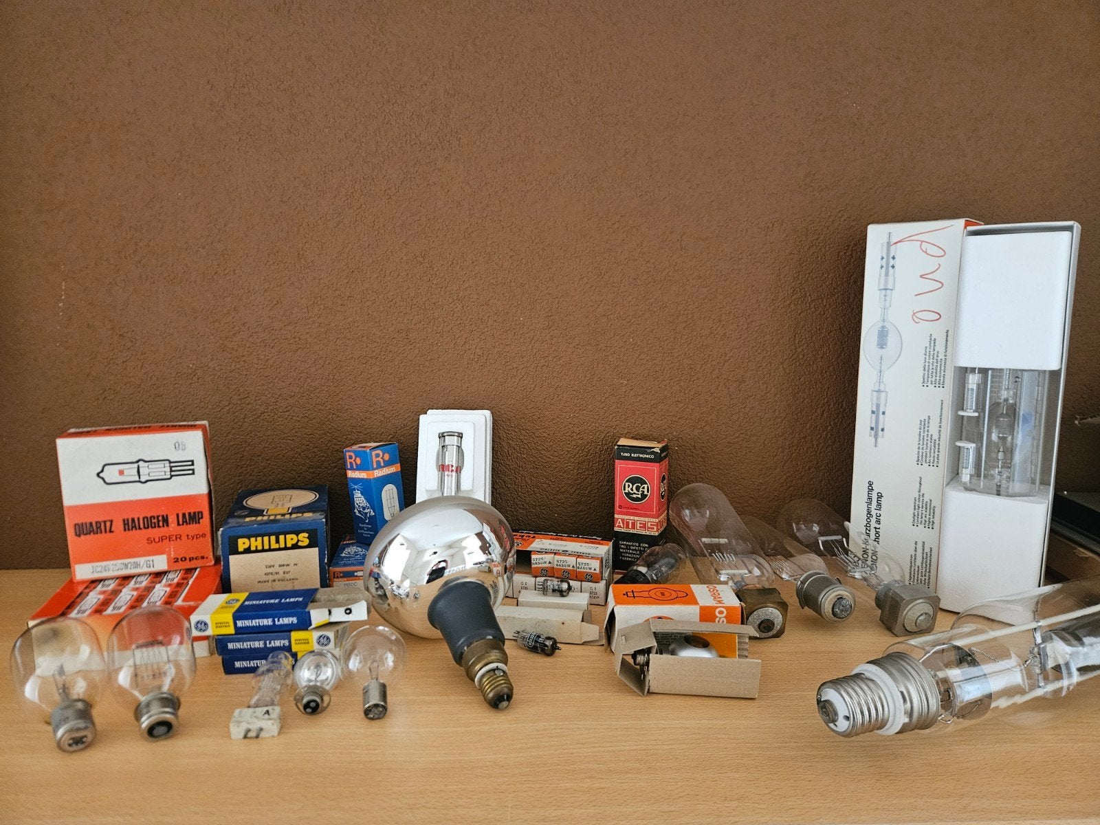 Diverse collectie vintage gloeilampen en buizen, Ophalen