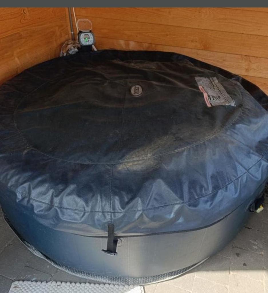 Intex jacuzzi 4-6 personen, Tuin en Terras, Bubbelbaden en Hottubs, Ophalen, Gebruikt, Afdekzeil