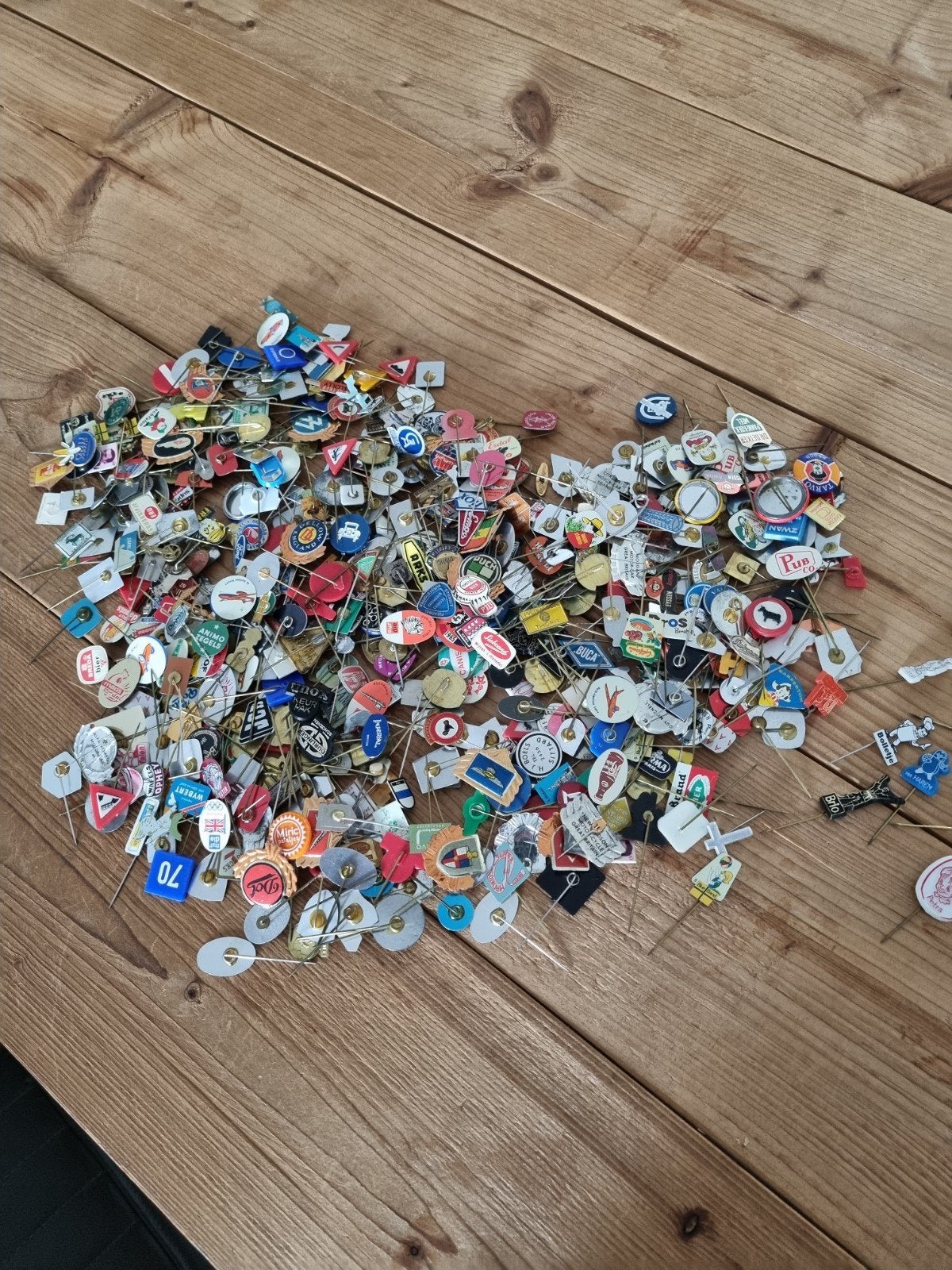 Grote partij vintage speldjes/pins jaren '60 en '70, Ophalen of Verzenden