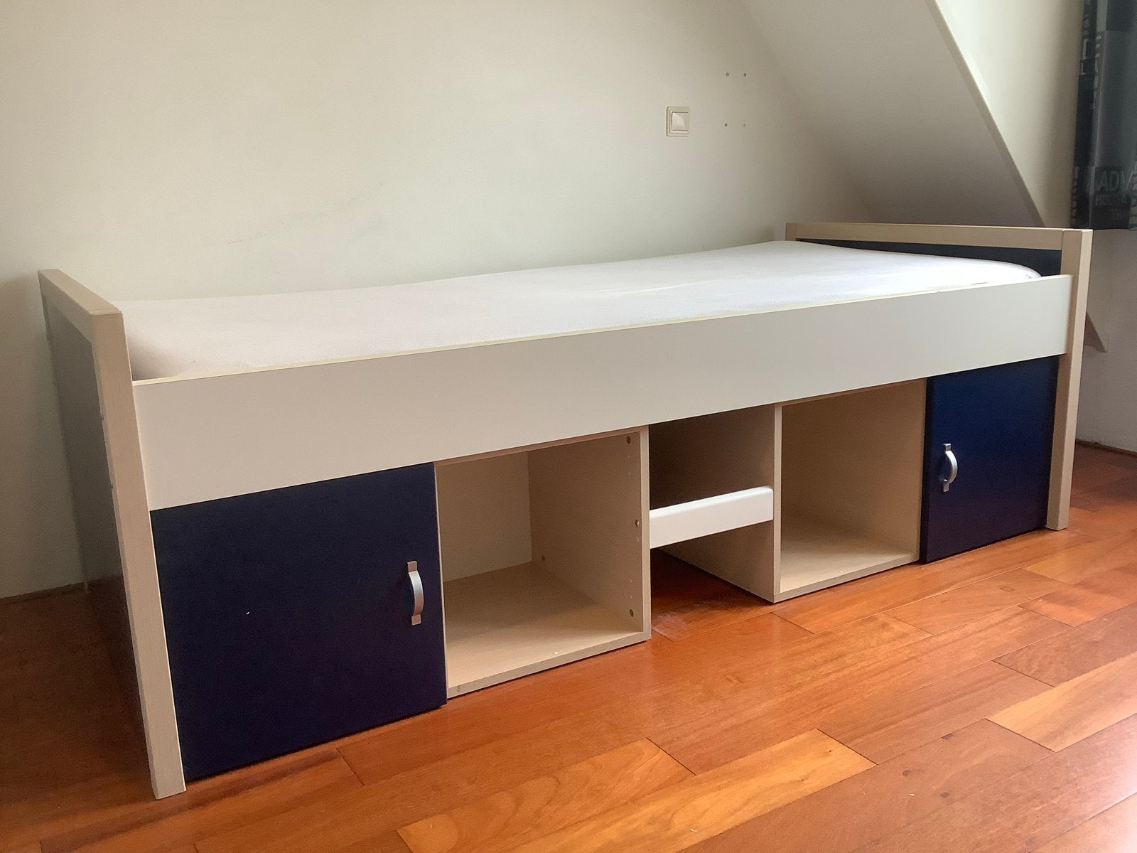 Teab Halfhoogslaper Troy Vroomshoop licht eiken/blauw 90x200, Kinderen en Baby's, Ophalen, 85 tot 100 cm, Gebruikt, Hoogslaper of Stapelbed