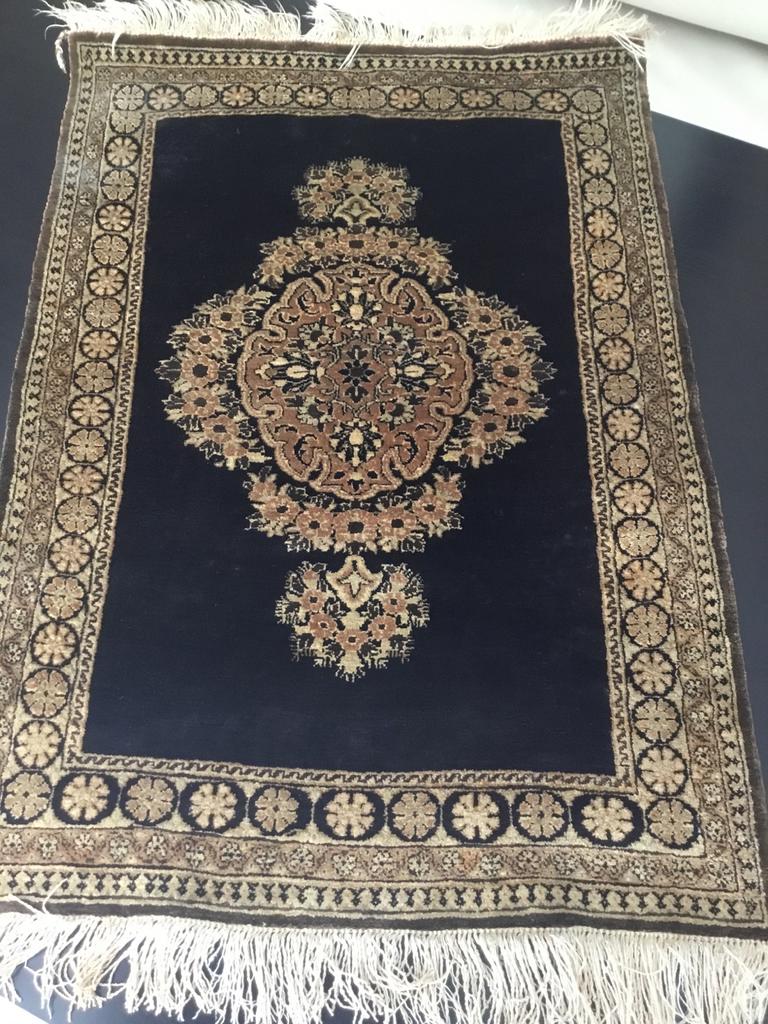 Zijden Kleedje Donkerblauw - Mooie Kwaliteit, Huis en Inrichting, Stoffering | Tapijten en Kleden, Minder dan 50 cm, Gebruikt