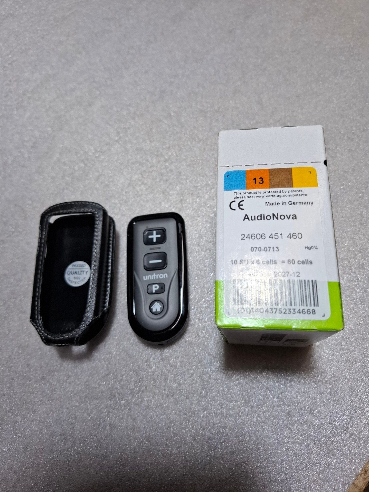 Gehoorapparaat A.B.UNITRON en Batterijtjes Nr 13, Ophalen of Verzenden, Nieuw