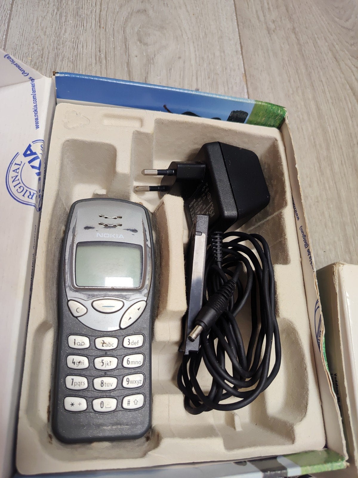 Nokia 1600 en Nokia 3310 - Klassieke Mobiele Telefoons, Gebruikt, Geen camera, Fysiek toetsenbord, Ophalen of Verzenden