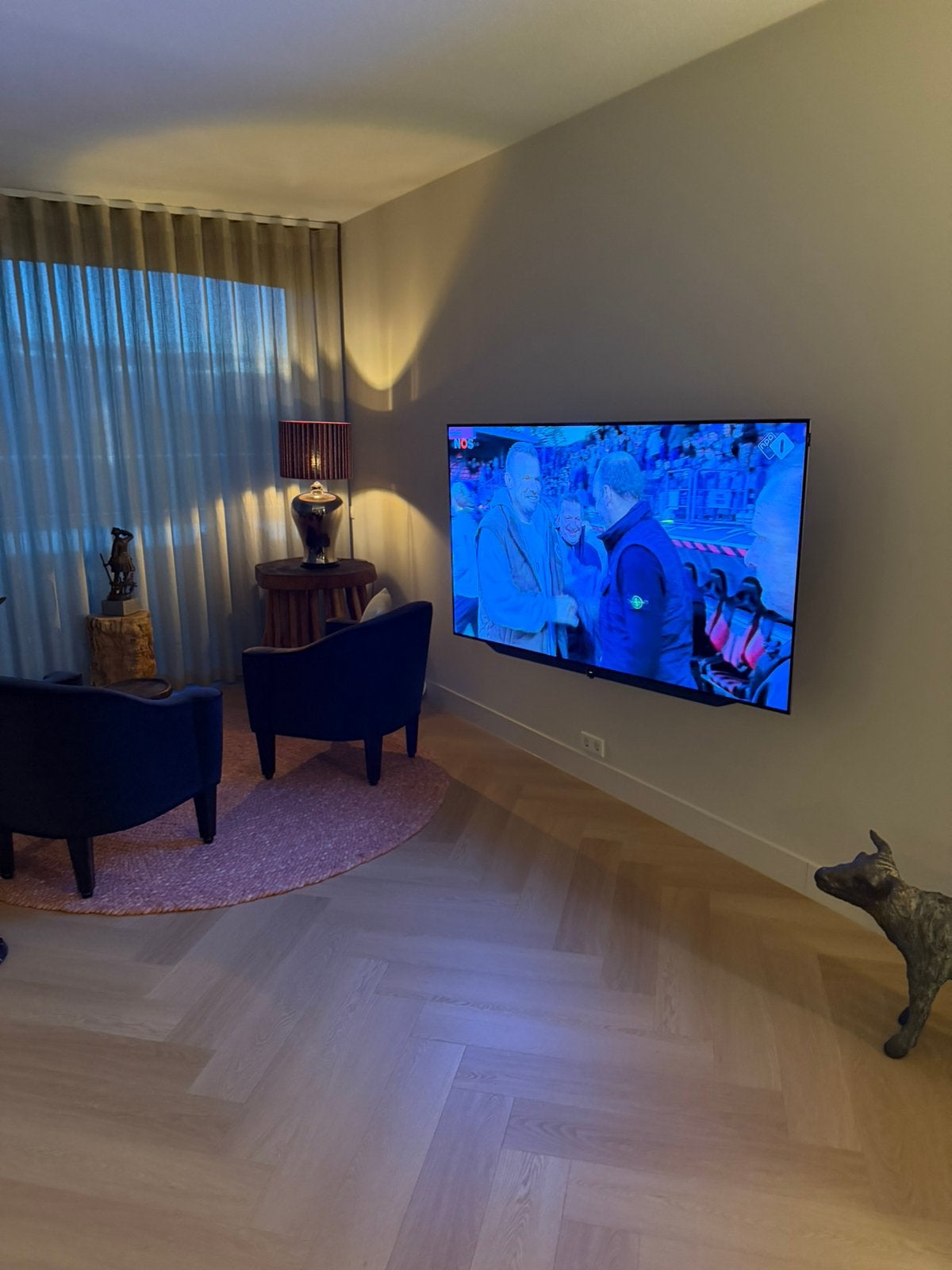LOEWE  OLED 7.65 als nieuw, LED, 50 Hz, Zo goed als nieuw, 100 cm of meer