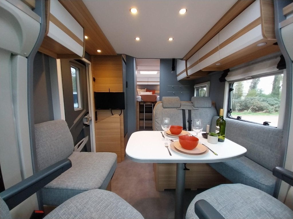 Prachtige Dethleffs 7052E Just 90 met face to face, Niet ingevuld, Boiler, Ringverwarming, Fiat