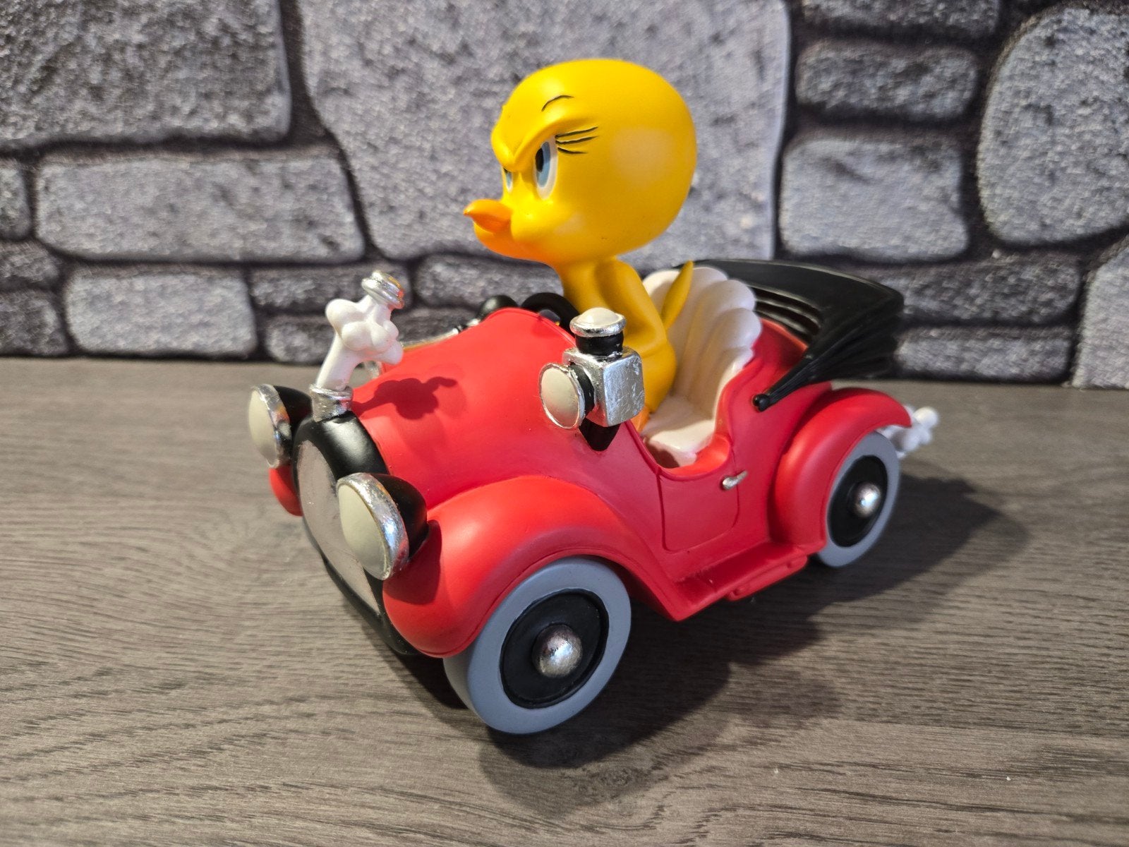Looney Tunes Tweety in auto figuur beeld 2007 NIEUW, Verzamelen, Ophalen of Verzenden, Looney Tunes, Nieuw, Beeldje of Figuurtje