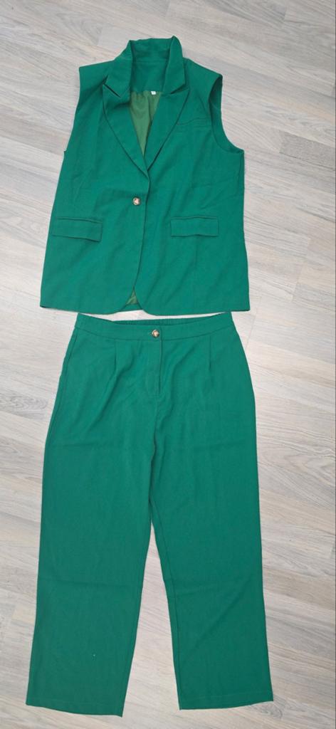 Groen Broek wijde pijpen bijpassend gilet mt xxl(44), Kleding | Dames, Verzenden, Maat 42/44 (L), Zo goed als nieuw, Lang