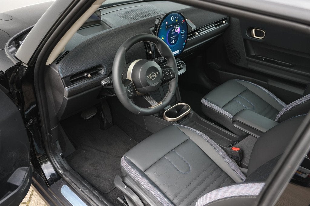 MINI Hatchback Cooper C Automaat / Classic / Pakket L / 17 i, Stof, 156 pk, Met garantie (alle), 4 stoelen