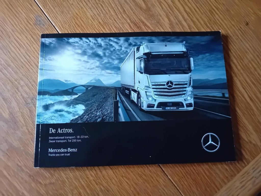 Mercedes Benz Truck boeken De nieuwe Actros, Ophalen of Verzenden, Zo goed als nieuw, Mercedes