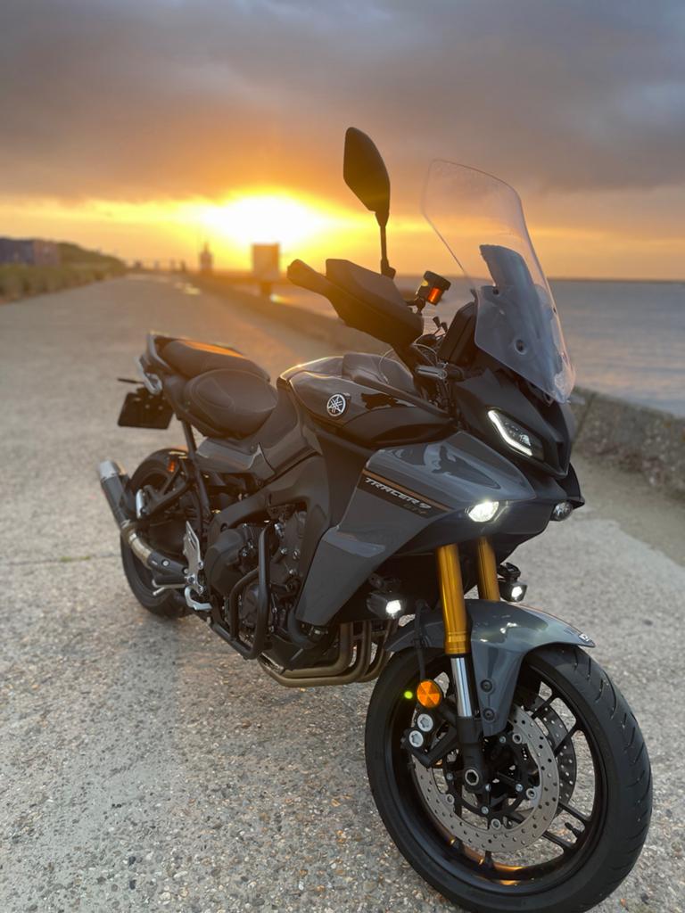 Yamaha Tracer 9GT+ - 2700 KM - Akrapovic - Fabrieksgarantie!, Motoren, Motoren | Yamaha, 898 cc, Nieuw, Motorrijbewijs A, Handvatverwarming