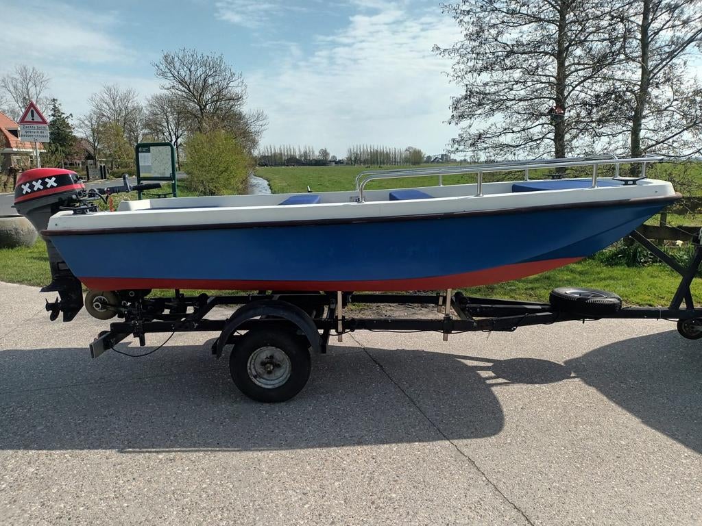 Sloep familie boot met trailer   Yamaha 9.9, Watersport en Boten, Sloepen, Ophalen, Zo goed als nieuw, Trailer, Buitenboordmotor