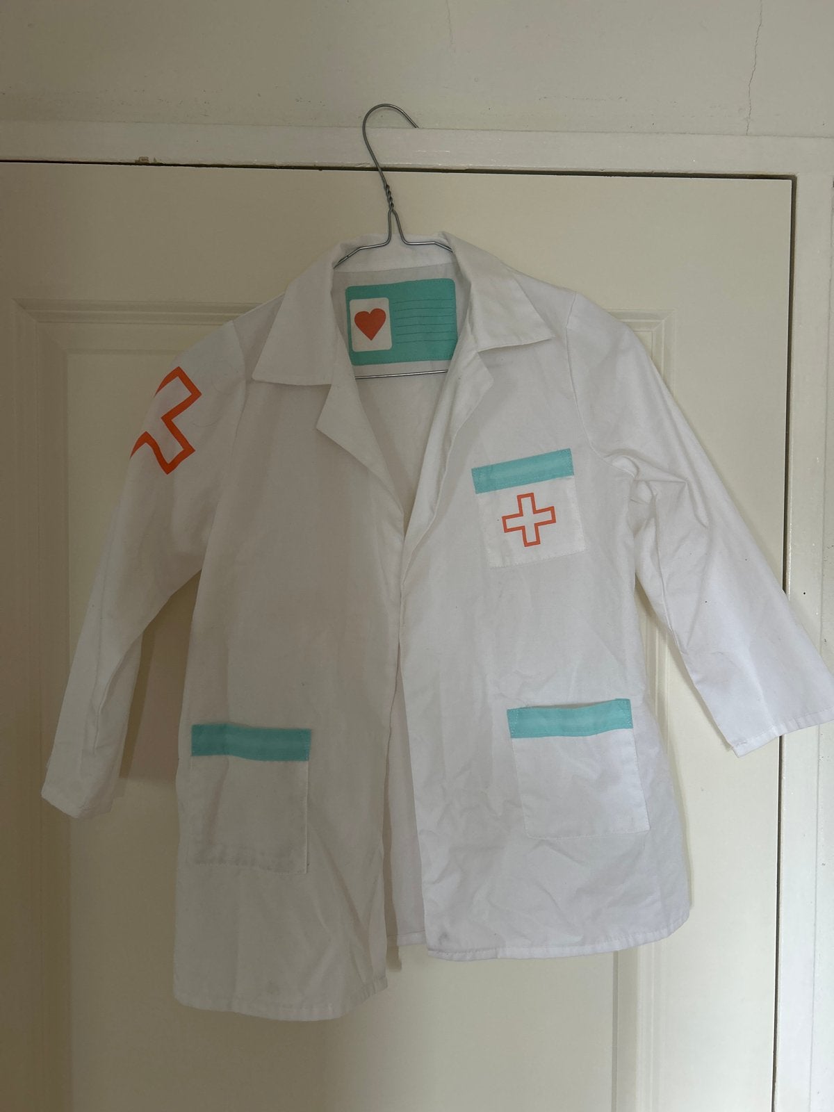 Doktersjasje voor kinderen - speelplezier gegarandeerd!, Kinderen en Baby's, Ophalen, Gebruikt, 110 t/m 116, Jongen of Meisje