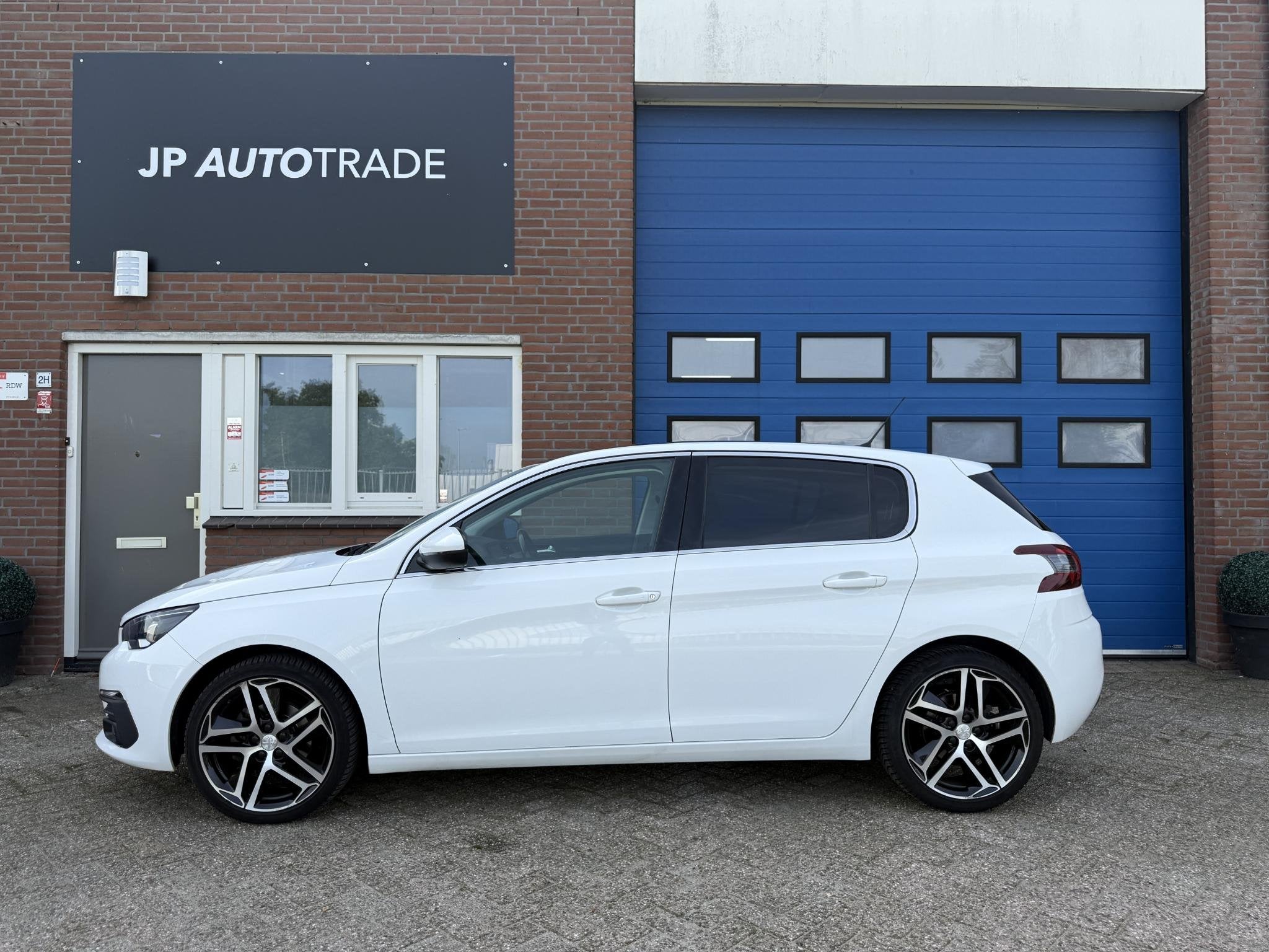 Peugeot 308 1.2 Blue Lease Premium | Pano | Led | Distributi, Voorwielaandrijving, Dealer onderhouden, Gebruikt, 1199 cc
