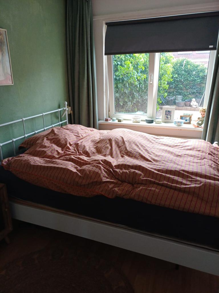 Wit metalen ledikant 140x200 met lattenbodems, Huis en Inrichting, Slaapkamer | Bedden, Ophalen, Gebruikt, Wit, Tweepersoons