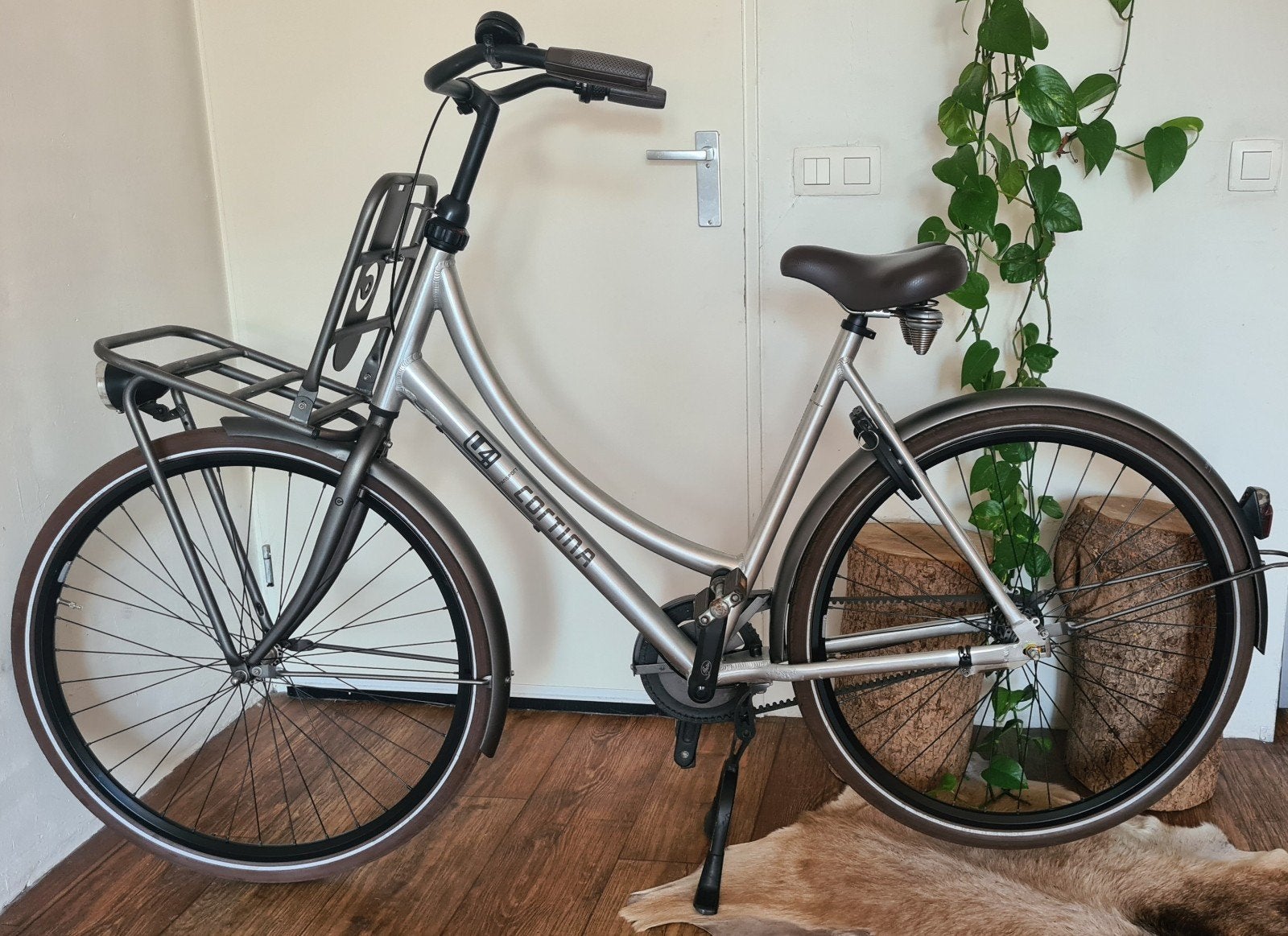 CORTINA U4 Transportfiets || Limited editie|| Beltdrive | N3, Ophalen, Terugtraprem, Cortina U4 transportfiets, Versnellingen