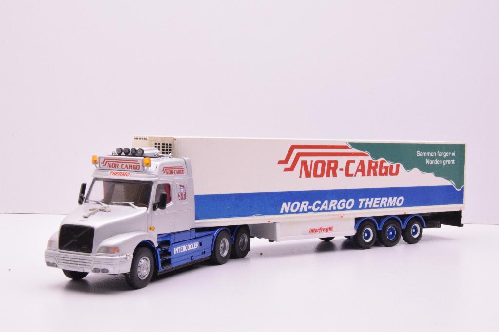 Volvo NH  '' Nor cargo ''  Lion car, Ophalen of Verzenden, Gebruikt, Bus of Vrachtwagen, Lion Toys