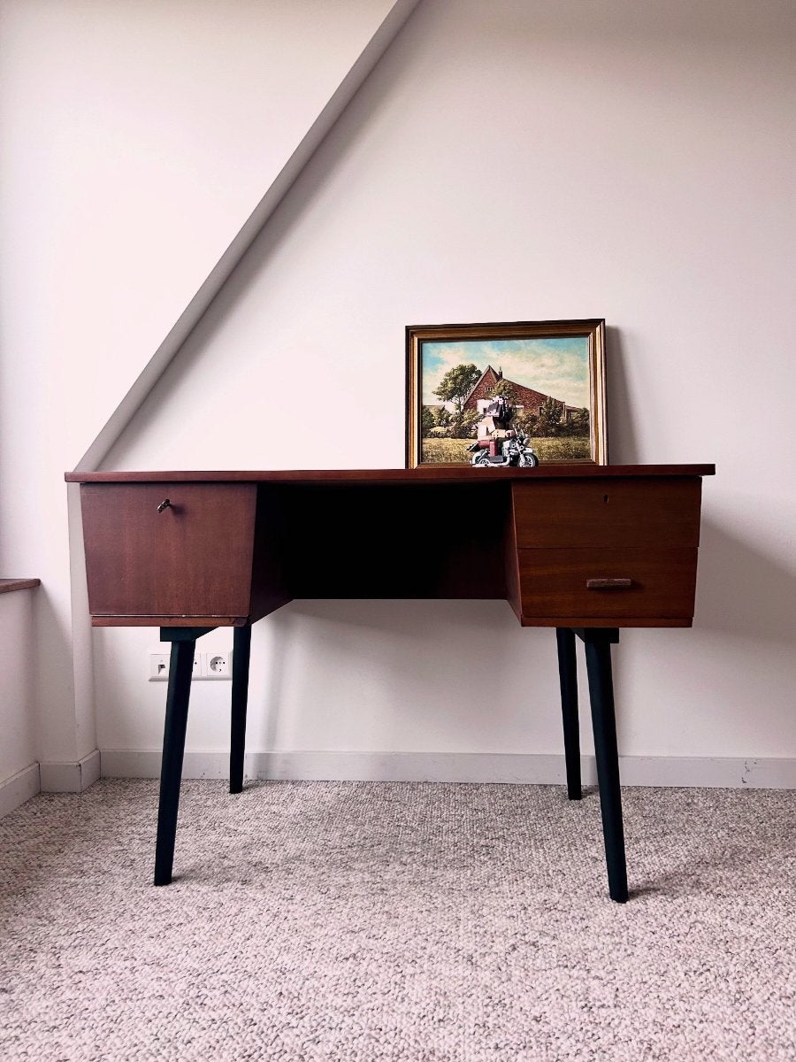 Vintage jaren ‘60 bureautje, Huis en Inrichting, Gebruikt, 100 tot 150 cm, Vintage/jaren '60, Teakhout