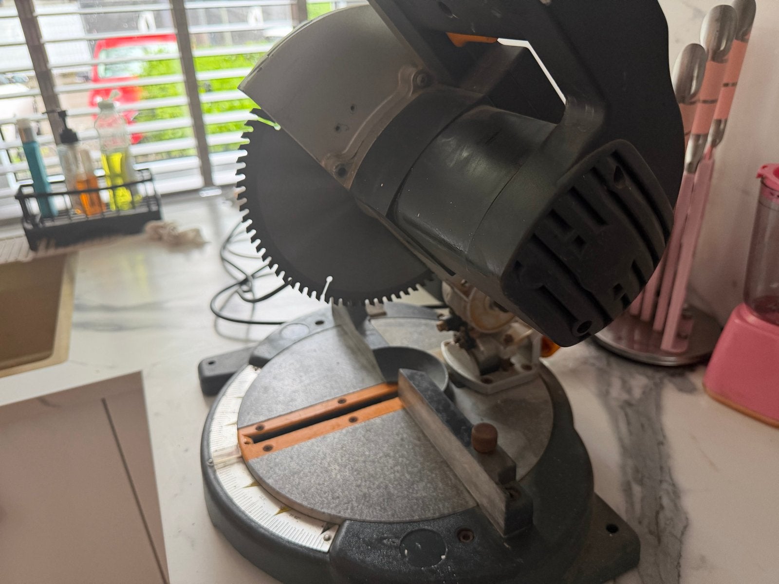 Afkortzaag - Krachtige zaag voor diverse klussen, Gebruikt, 600 tot 1200 watt, Ophalen of Verzenden, Afkortzaag