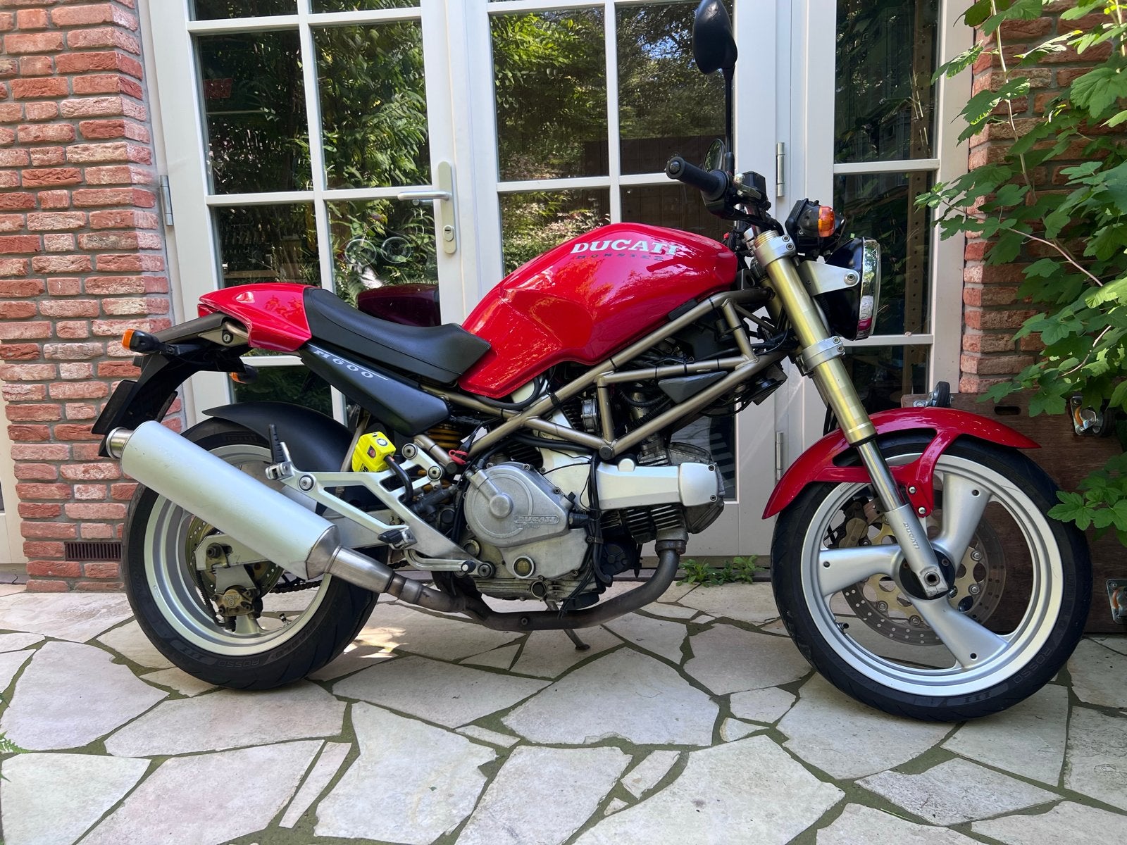 Ducati Monster 600 uit 1998 - Nette klassieker, 2 cilinders, Gebruikt, Particulier, Handgeschakeld