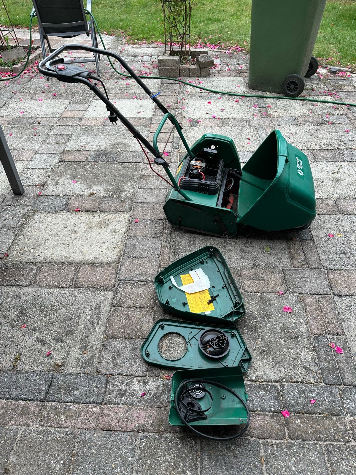 Voor onderdelen 340W Elektrische Kooimesmaaier, Tuin en Terras, Gebruikt, Elektrische grasmaaier, Ophalen of Verzenden, Opvangbak