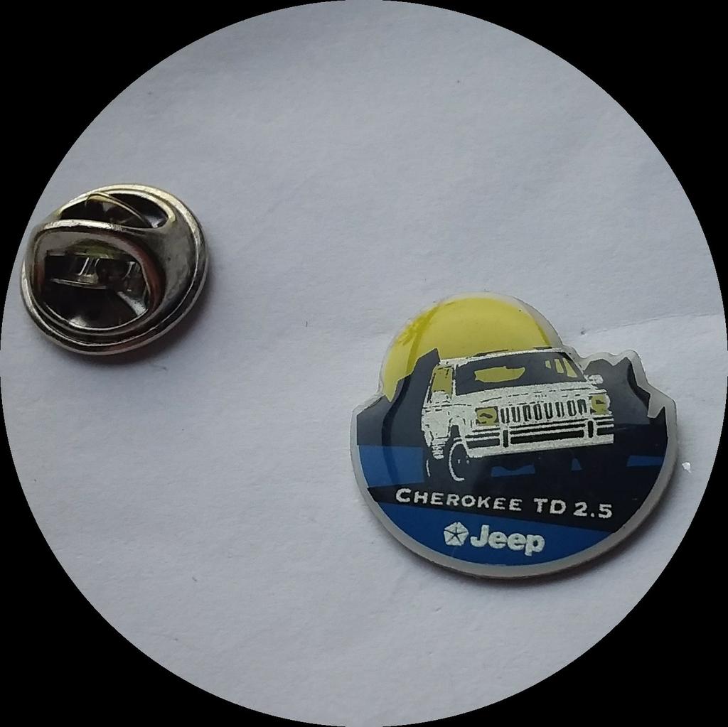 CHRYSLER JEEP CHEROKEE pin 2,5, Ophalen of Verzenden, Zo goed als nieuw, Transport, Speldje of Pin