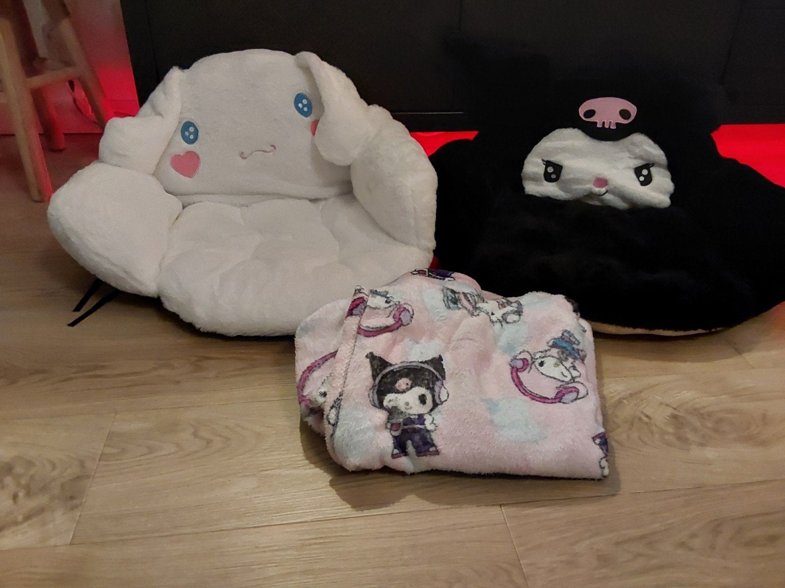 Zgan cinnamoroll & kuromi pluche stoeltjes + fleece deken, Ophalen, Zo goed als nieuw