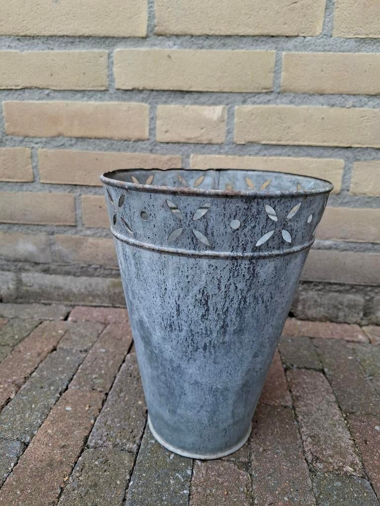 Zinken bloempot, Ophalen, Gebruikt, Rond, Metaal