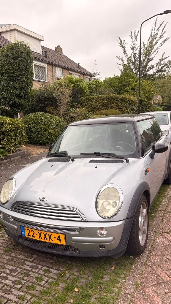 Mini 1.6 16V Cooper 2004 Grijs, Voorwielaandrijving, Dealer onderhouden, 15 km/l, Zwart